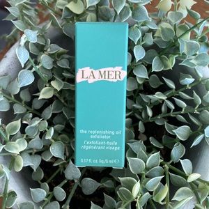 La Mer replenishing oil exfoliator.